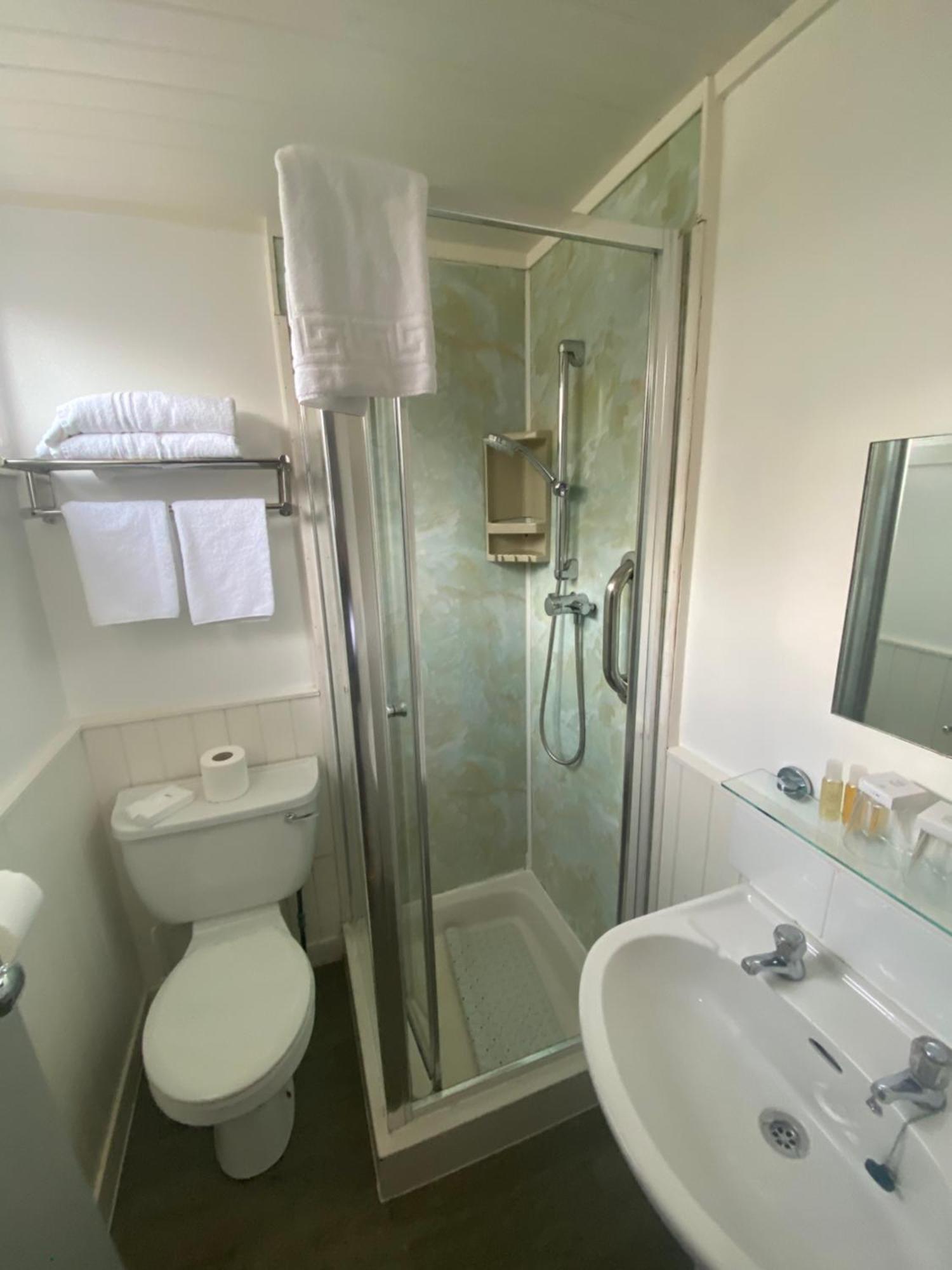 The Caledonian Claymore Hotel Аррочар Экстерьер фото